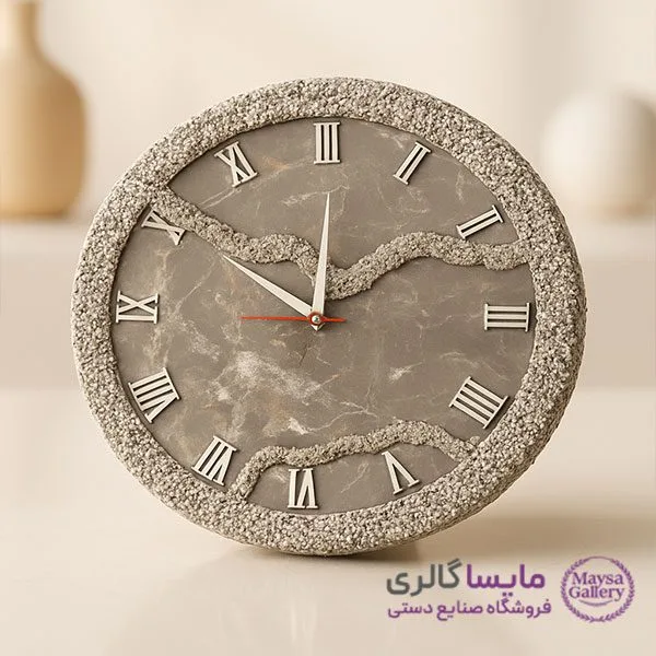 ساعت دیواری نقره ای